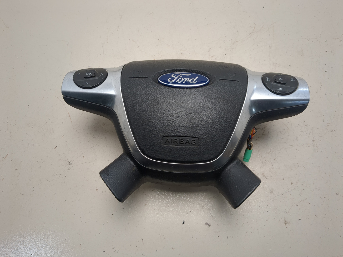 Подушка безопасности в рулевое колесо