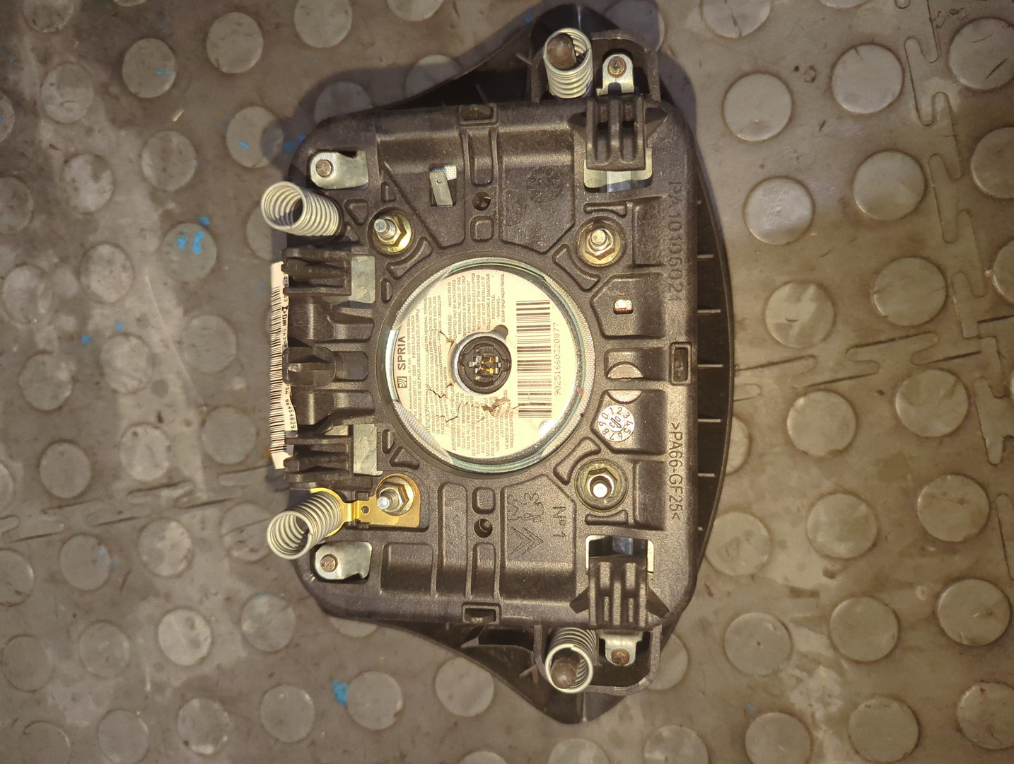 Подушка безопасности в рулевое колесо