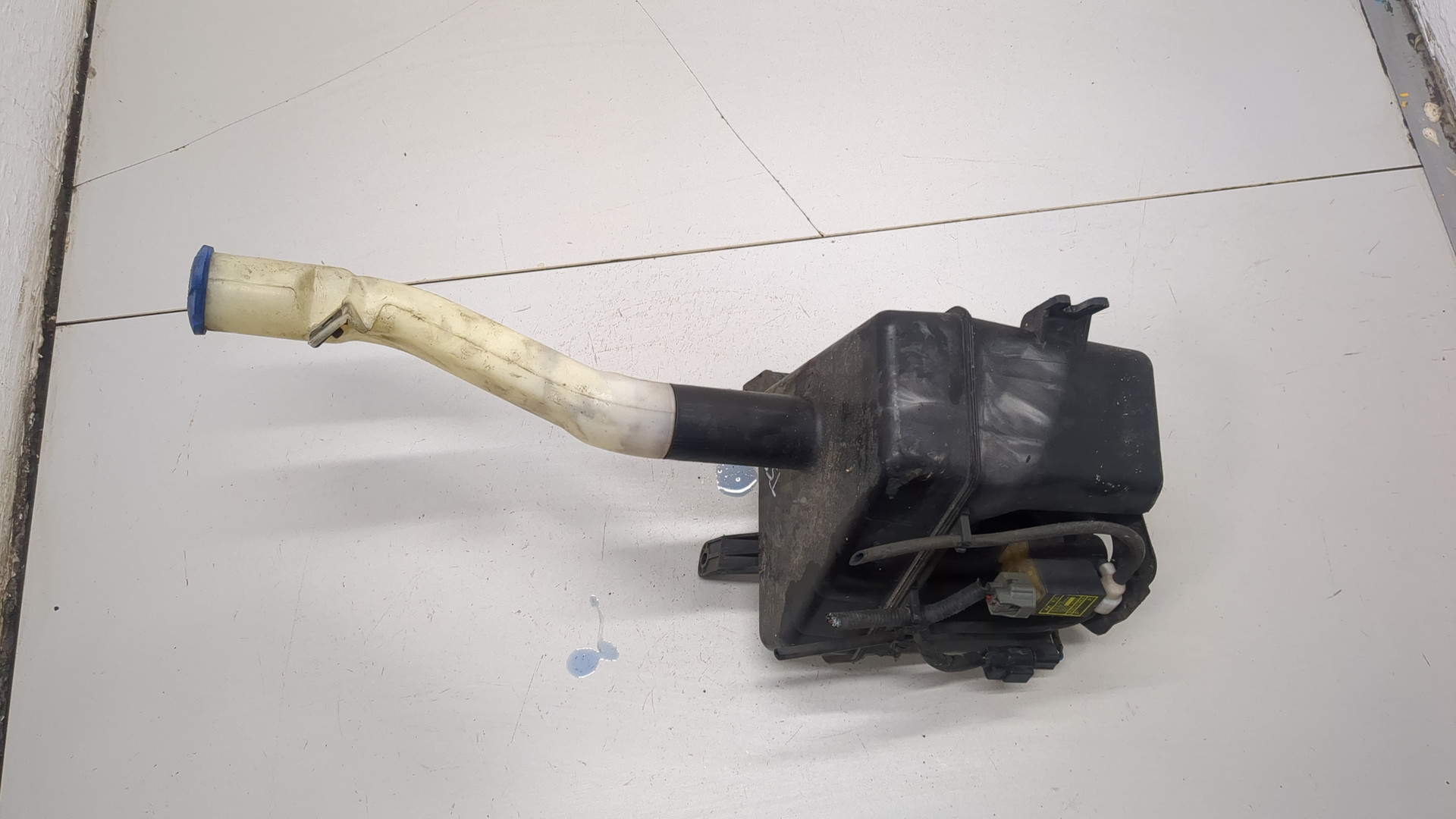 Бачок омывателя лобового стекла