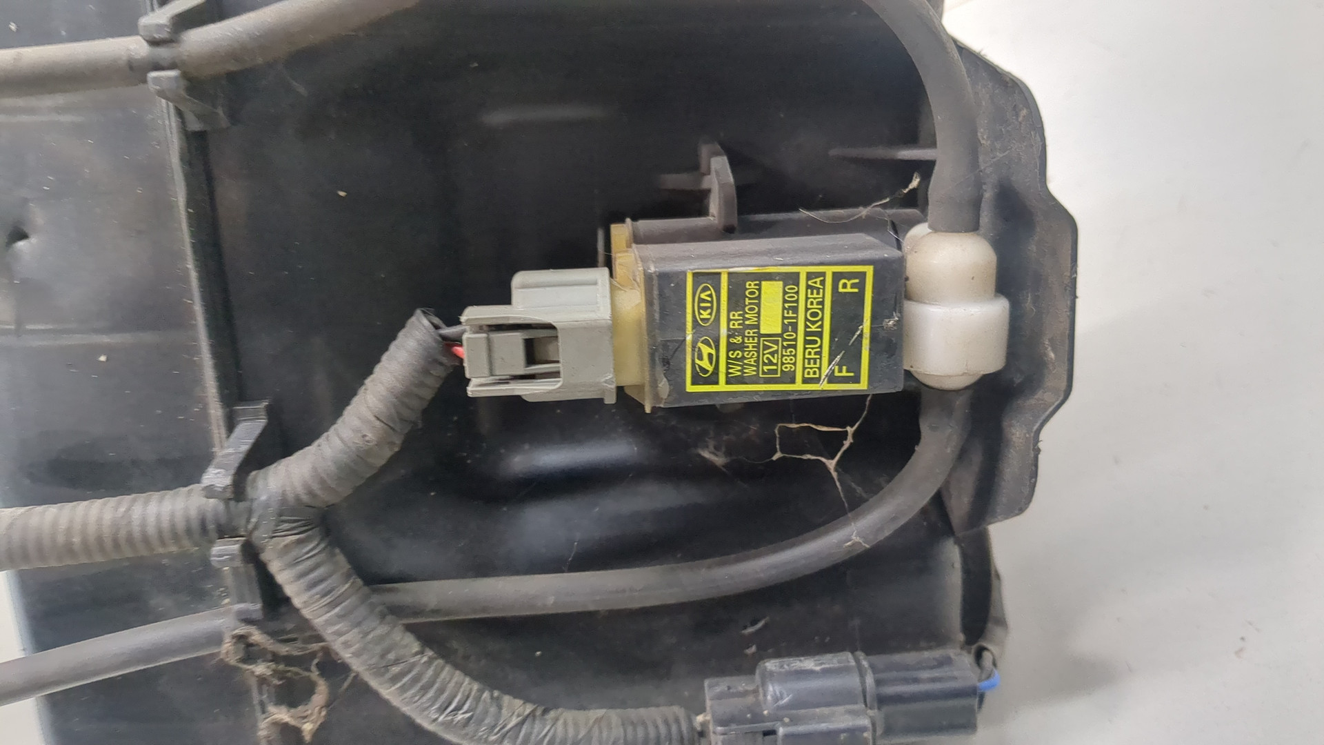 Бачок омывателя лобового стекла