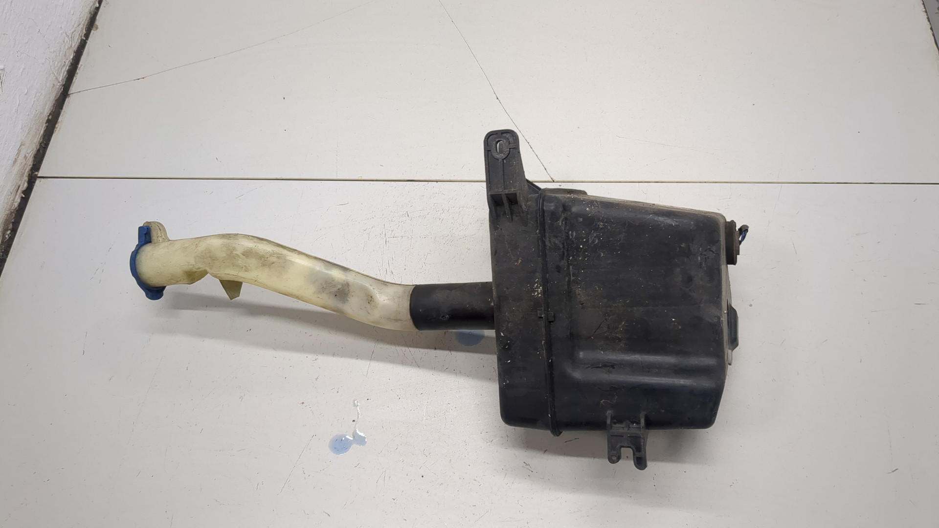 Бачок омывателя лобового стекла