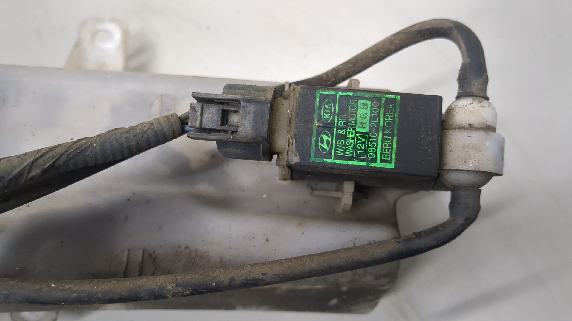 Бачок омывателя лобового стекла