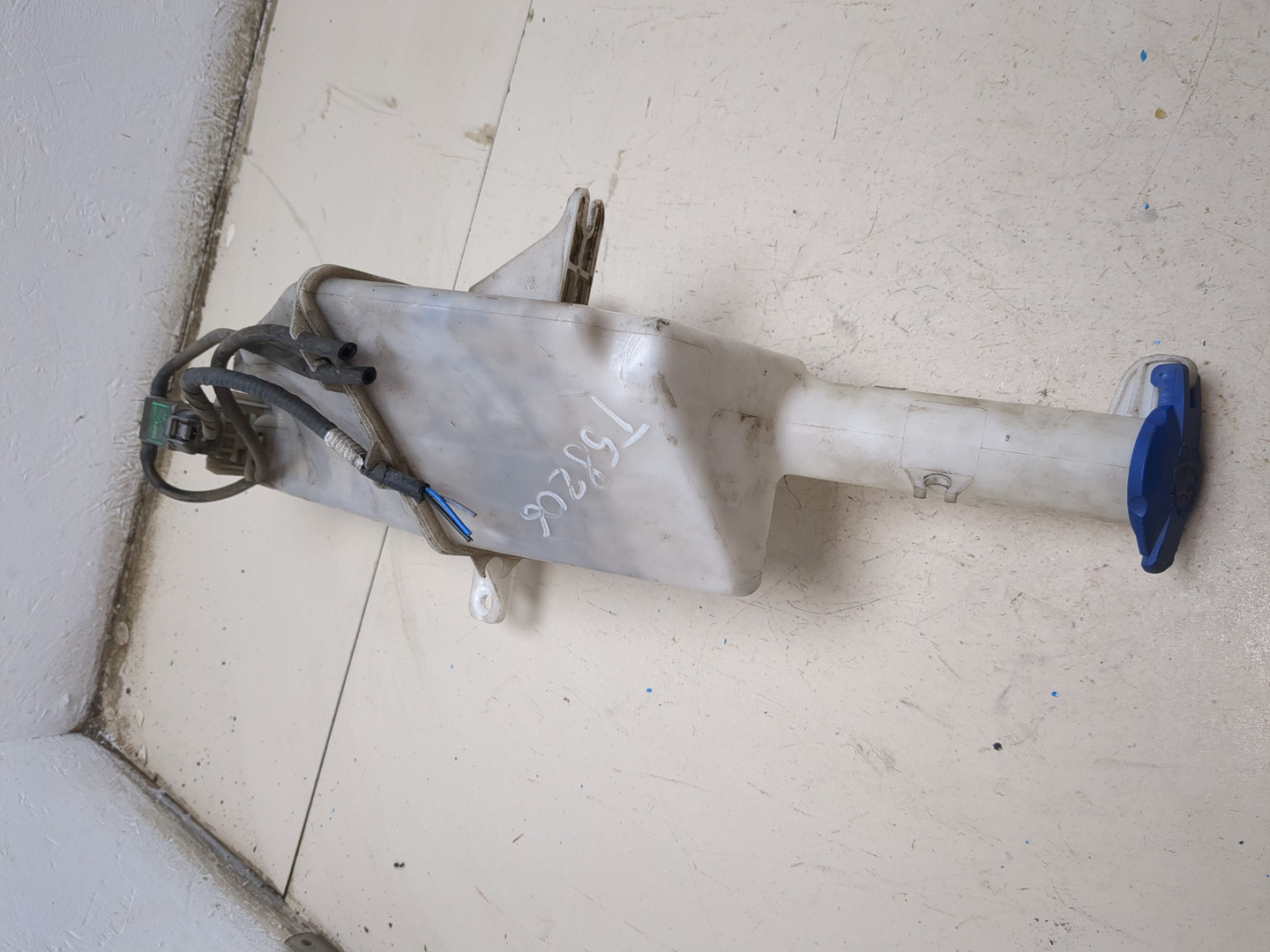 Бачок омывателя лобового стекла