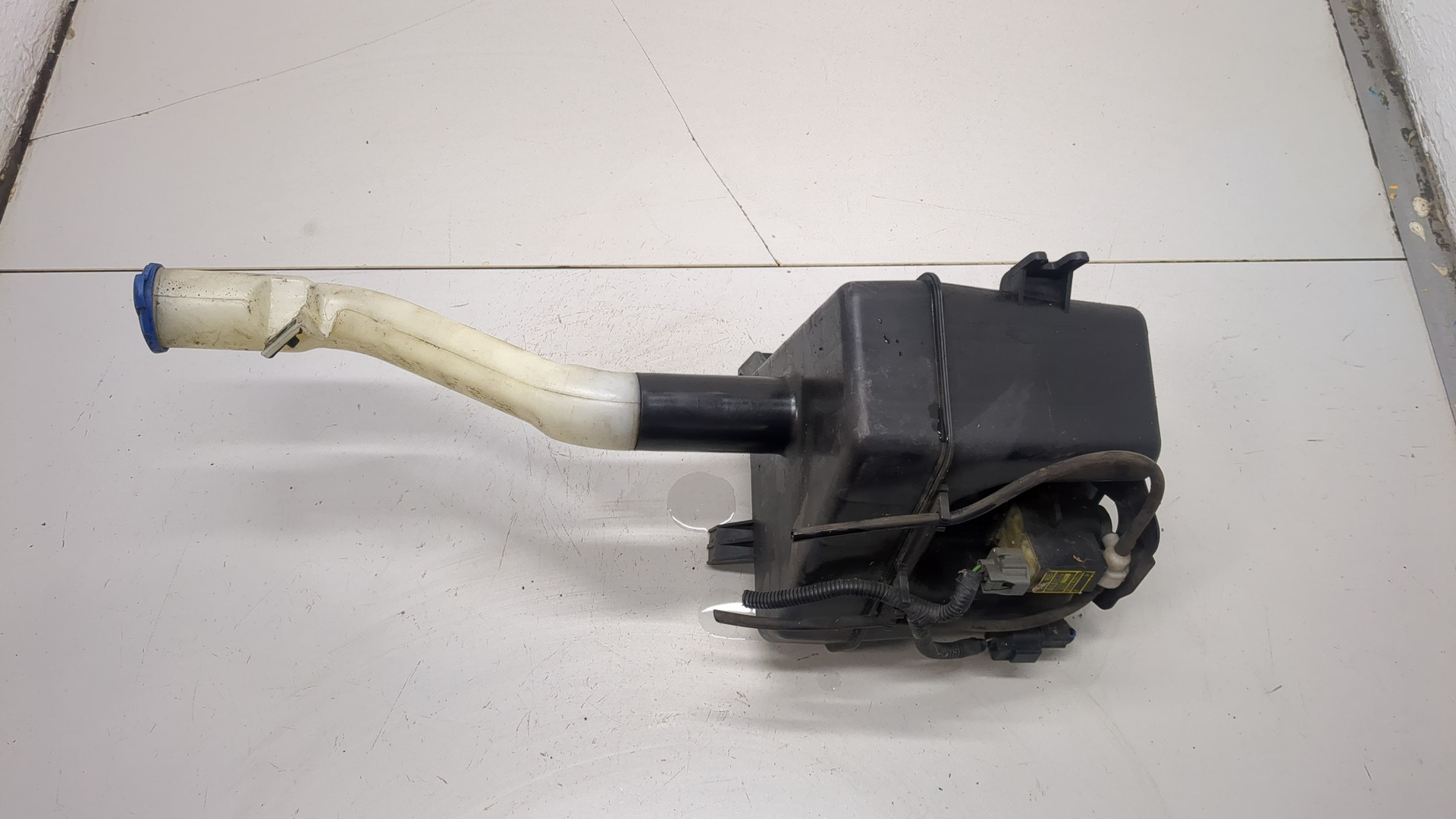 Бачок омывателя лобового стекла