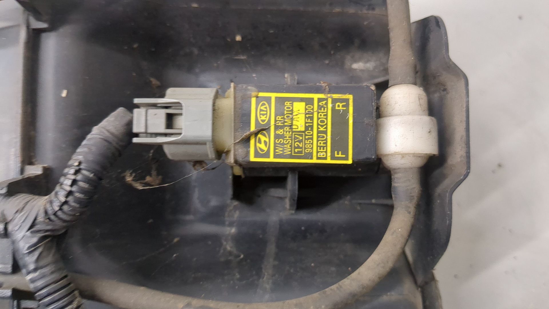 Бачок омывателя лобового стекла