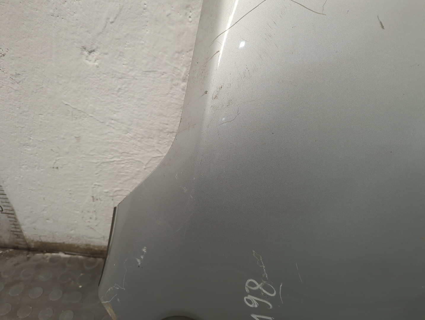 Крыло переднее правое