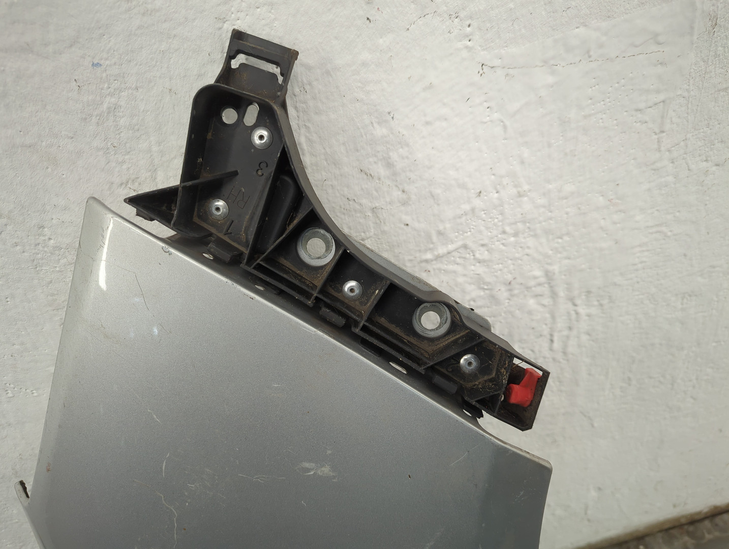 Крыло переднее правое