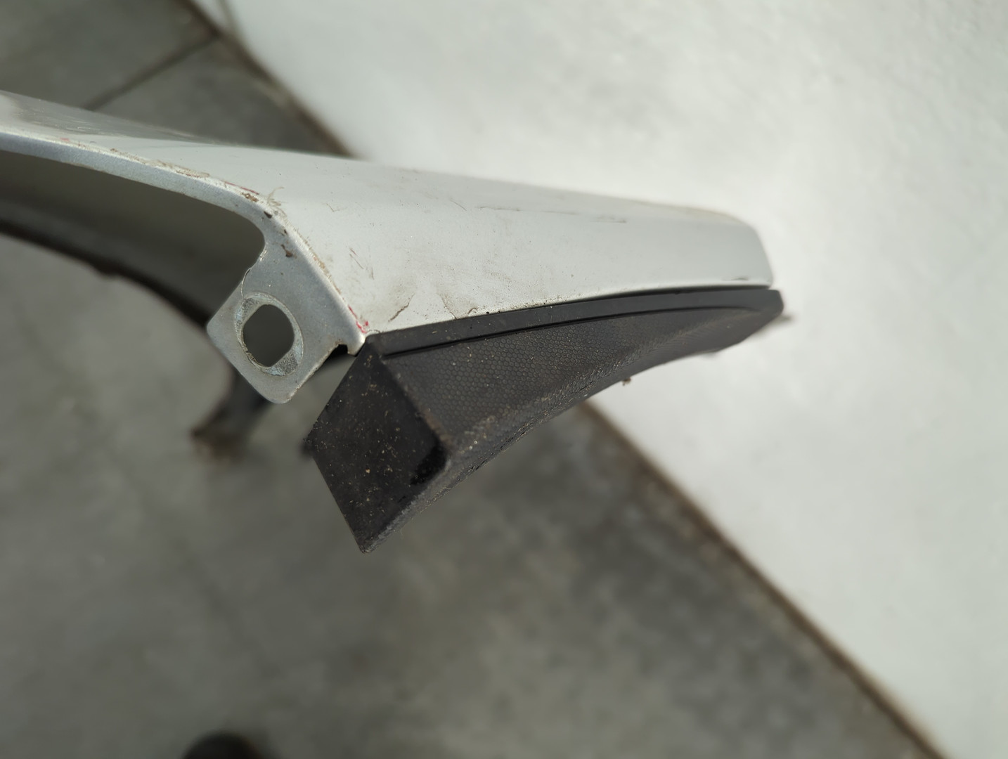 Крыло переднее правое