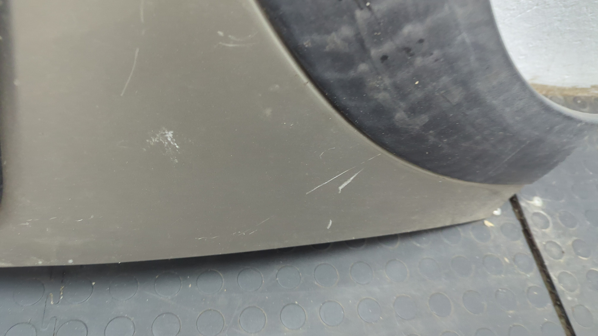 Крыло переднее правое