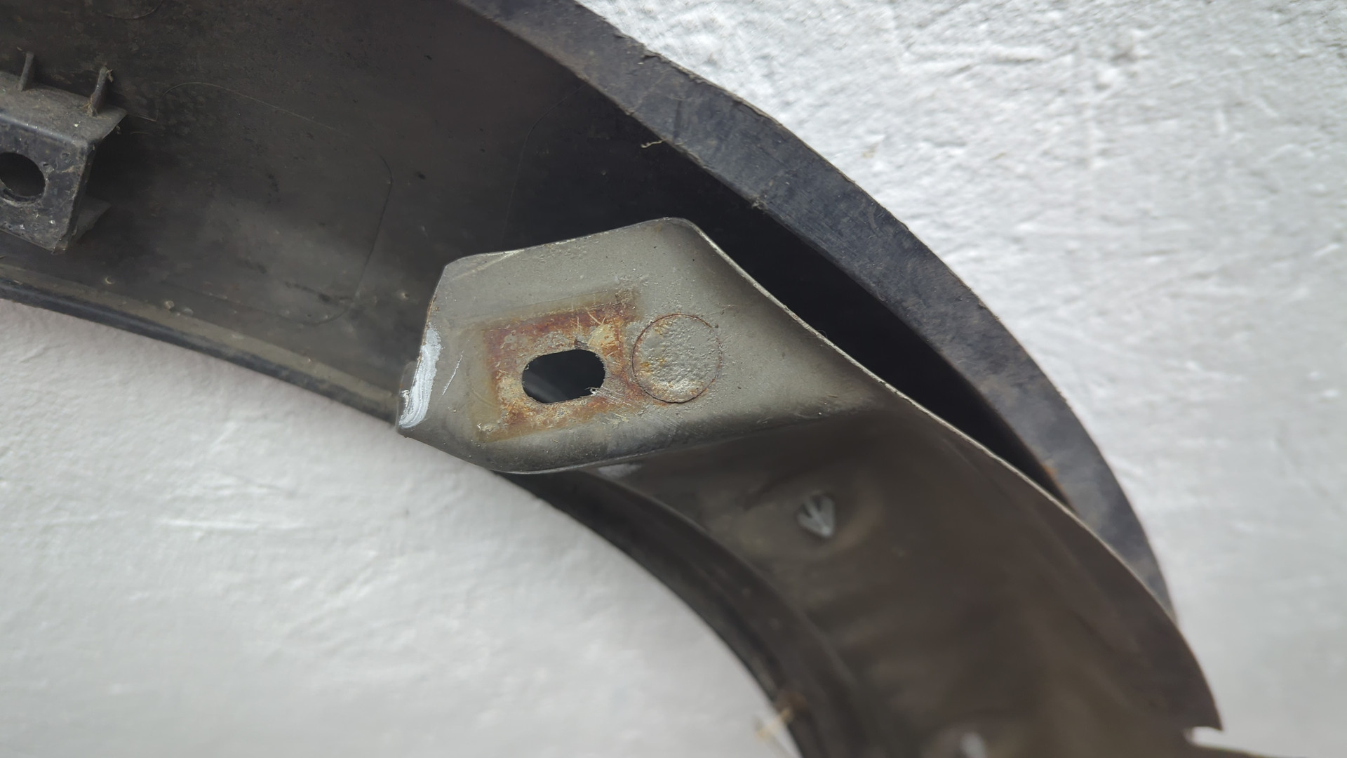 Крыло переднее правое