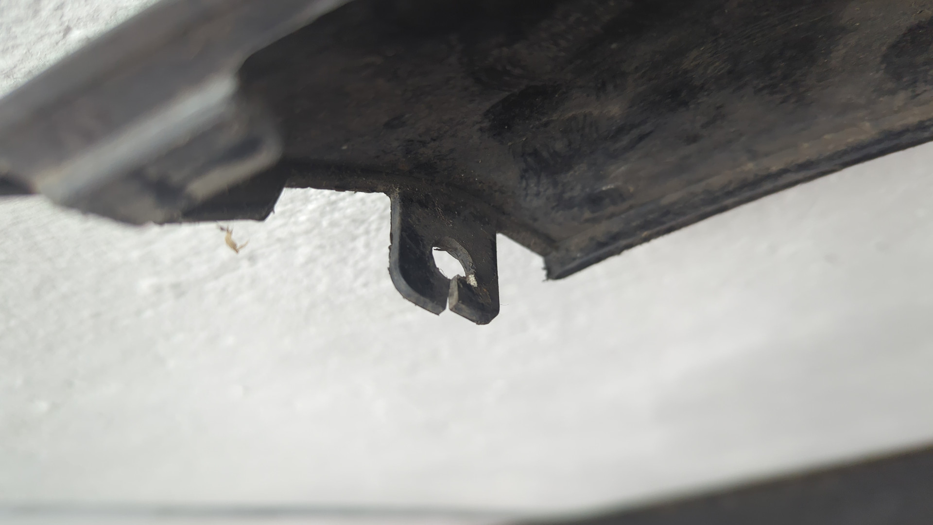 Крыло переднее правое