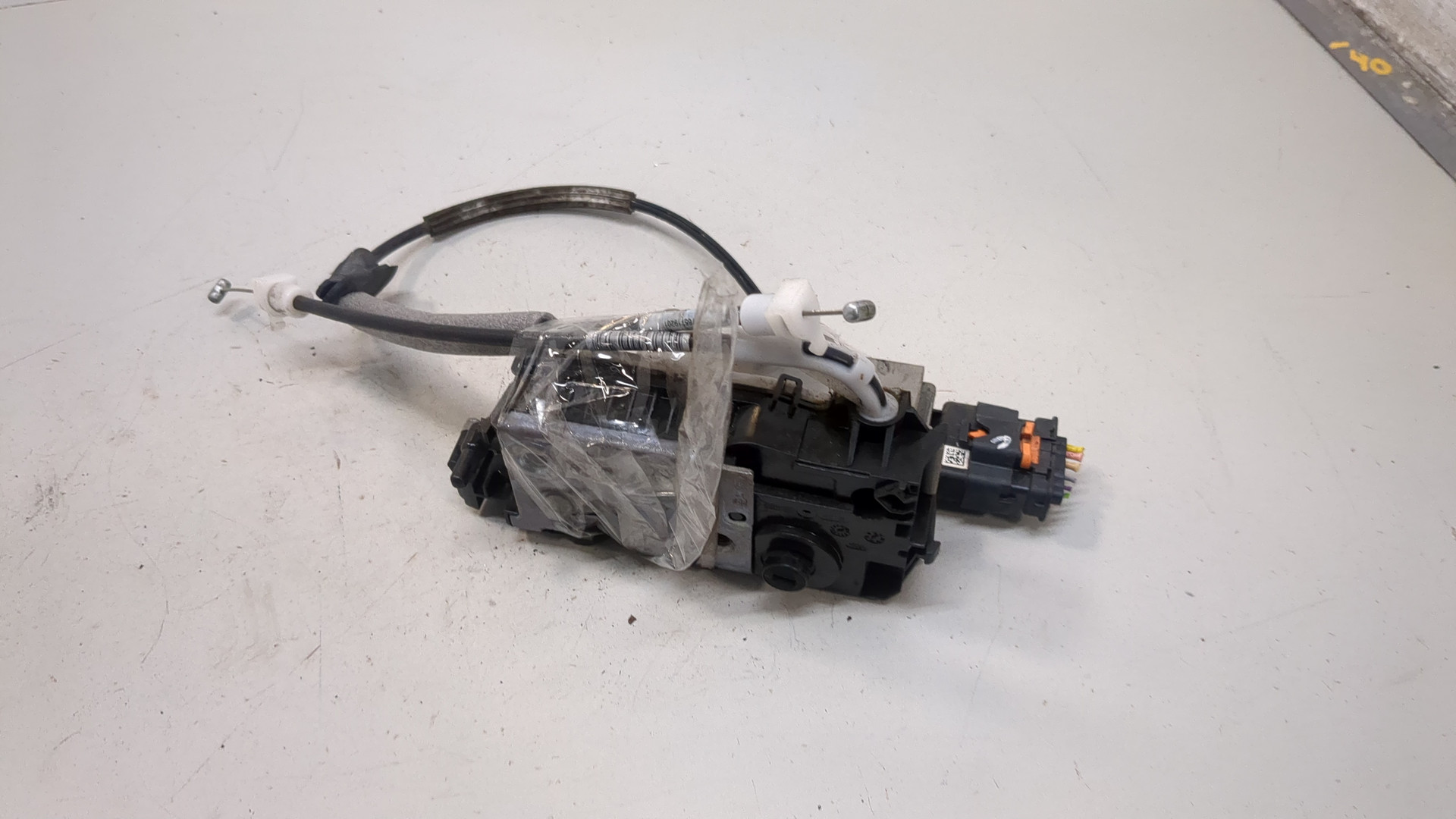 Замок двери задней правой