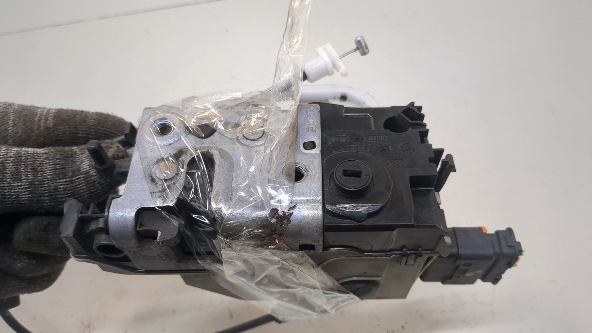 Замок двери задней правой