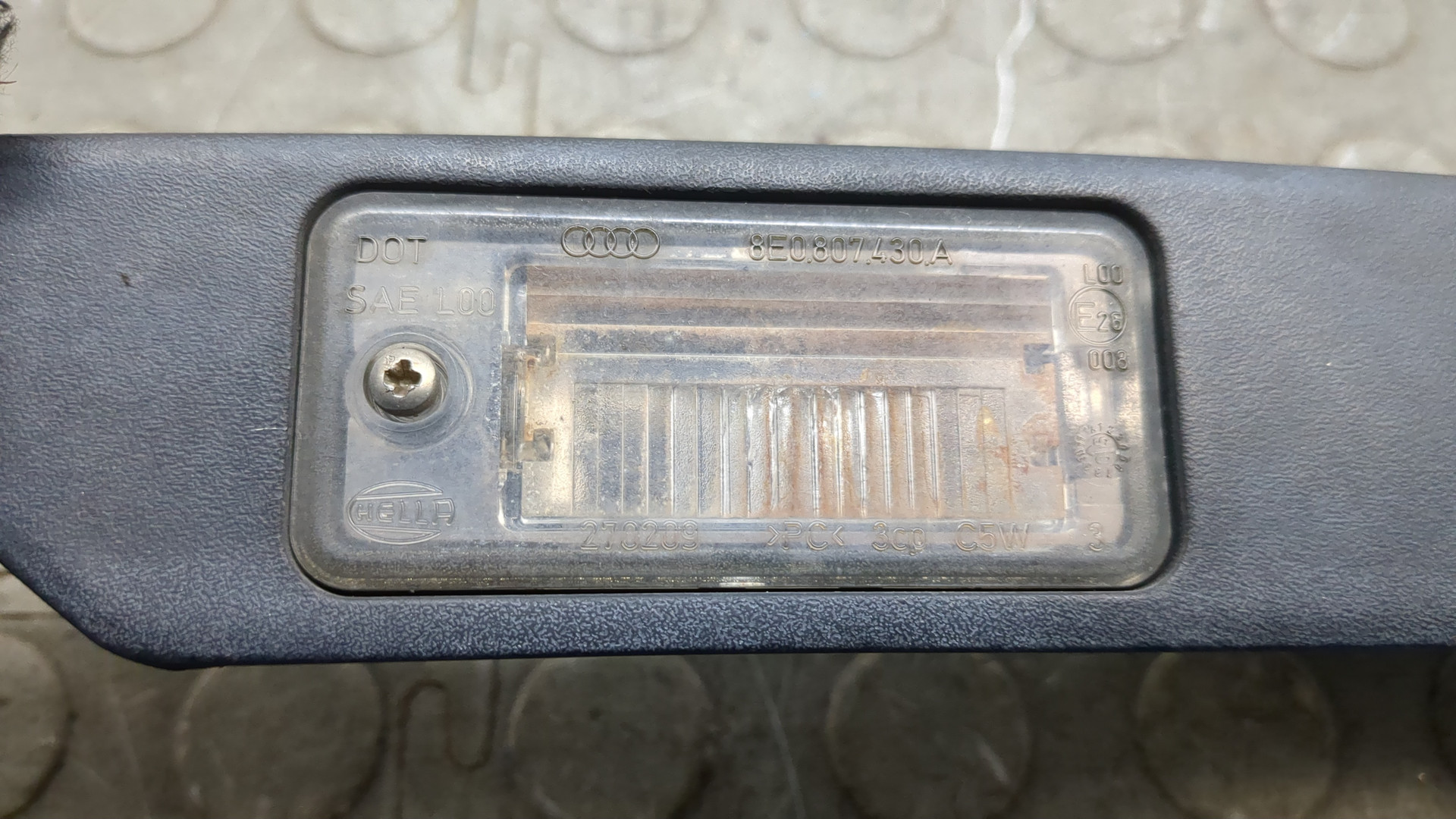 Фонарь подсветки номера