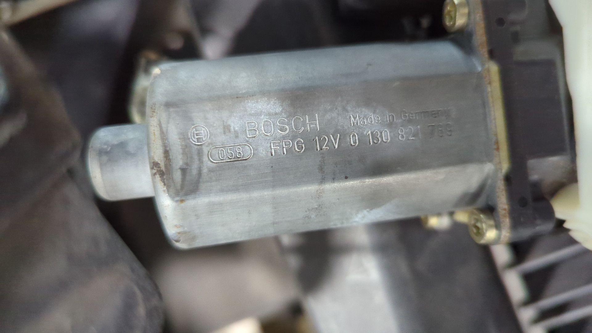 Стеклоподъемник электр. передний правый