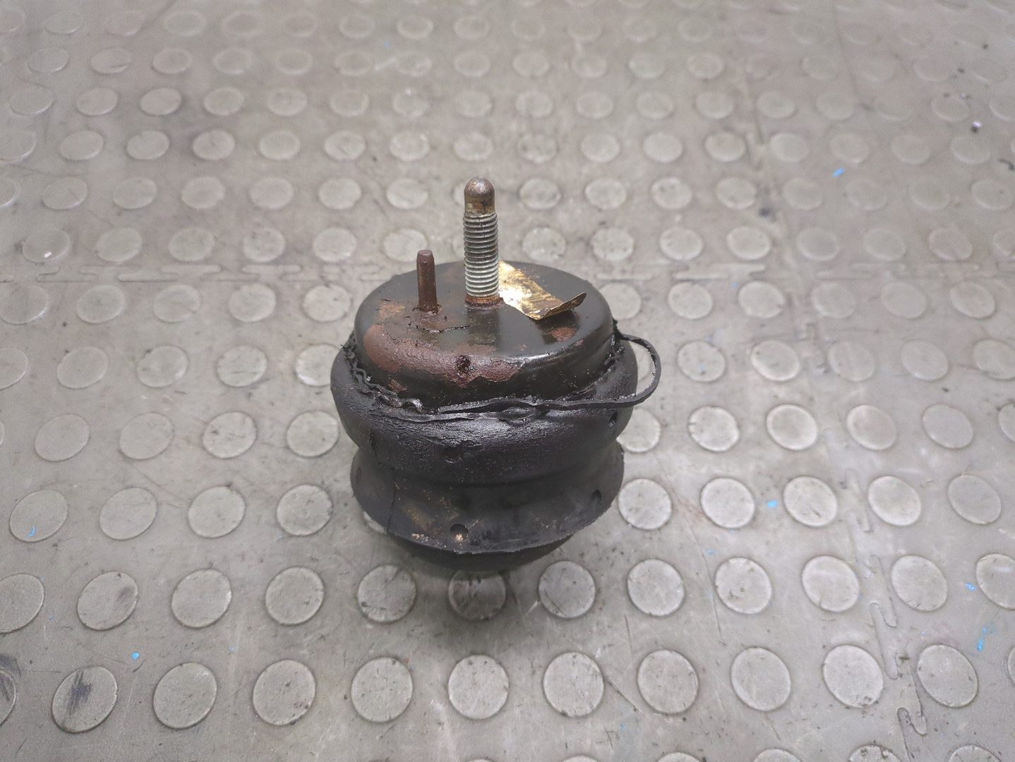 Опора двигателя правая