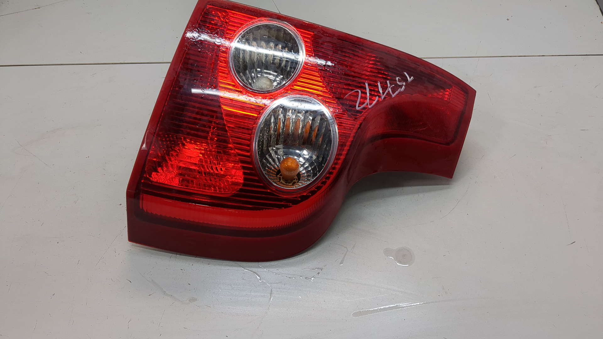 Фонарь задний правый