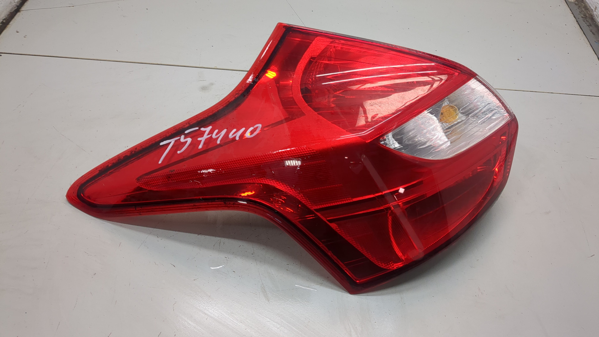 Фонарь задний левый