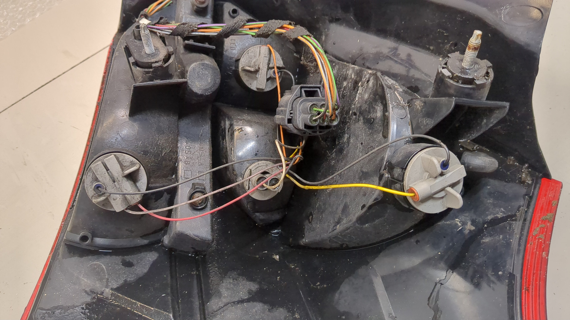 Фонарь задний левый