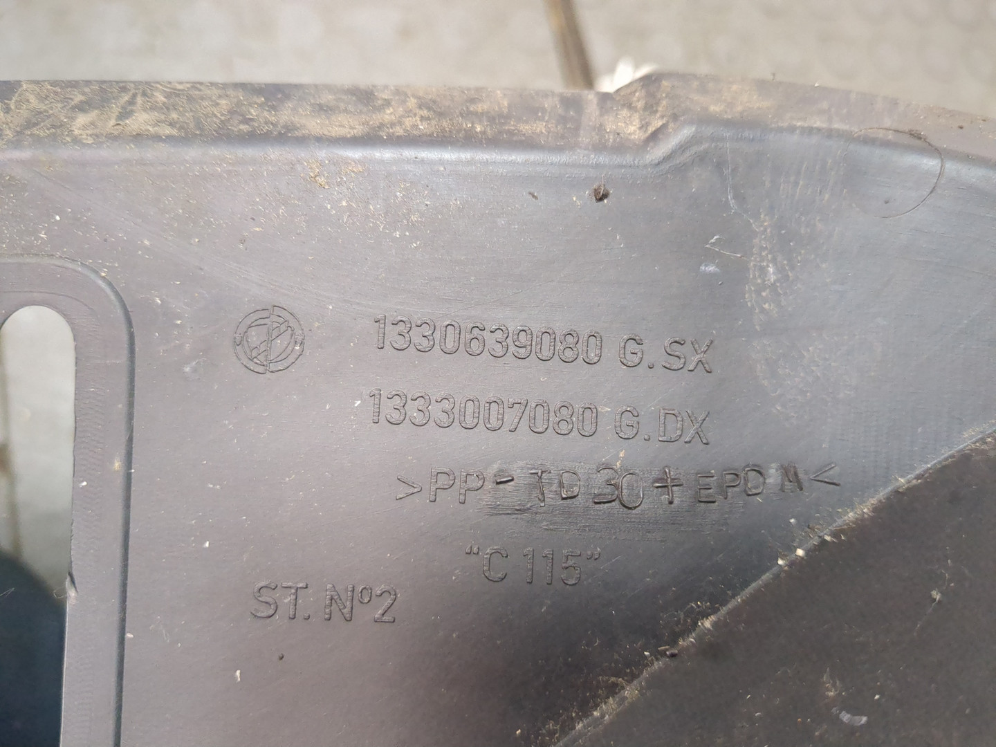 Решетка стеклоочистителей (Жабо)