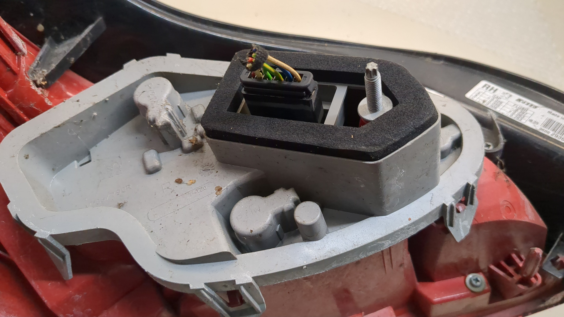 Фонарь задний правый