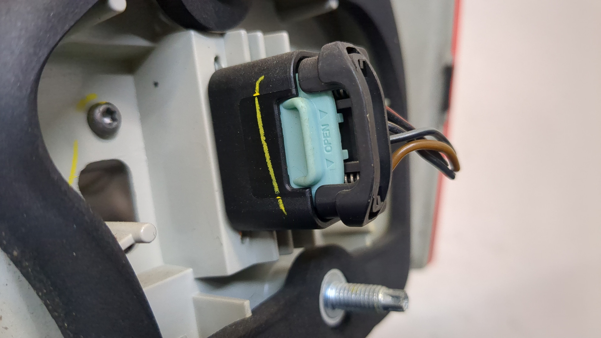 Фонарь задний левый