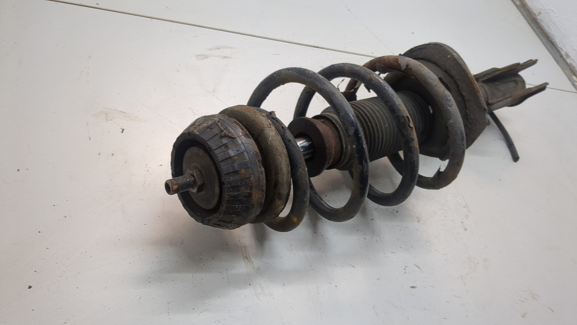 Амортизатор передний