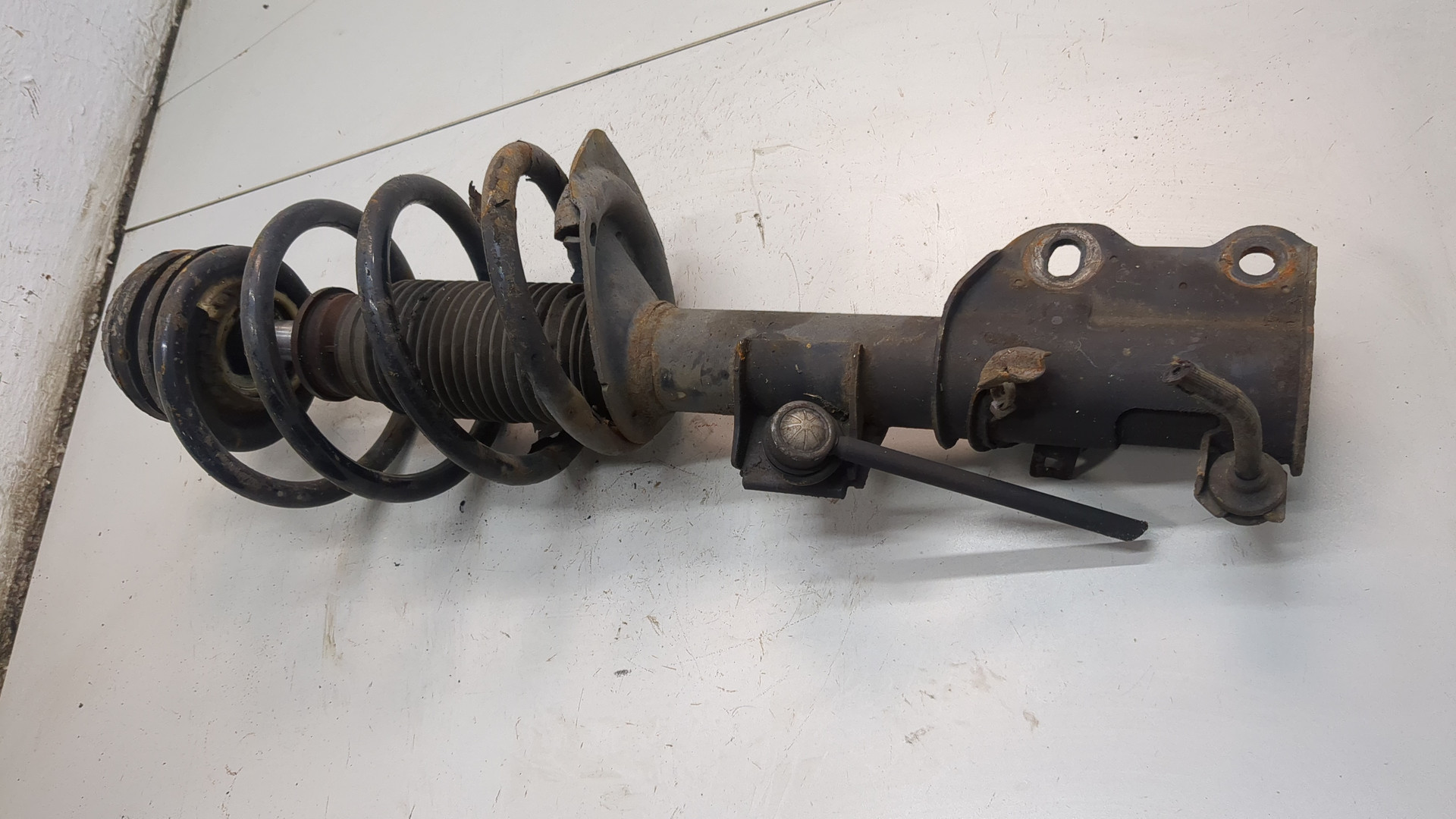 Амортизатор передний