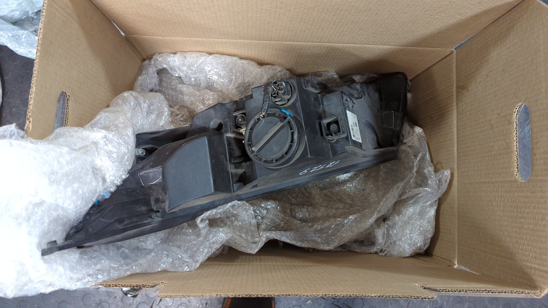 Фара правая