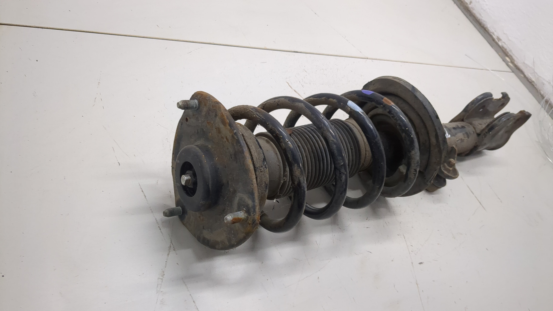 Амортизатор передний правый