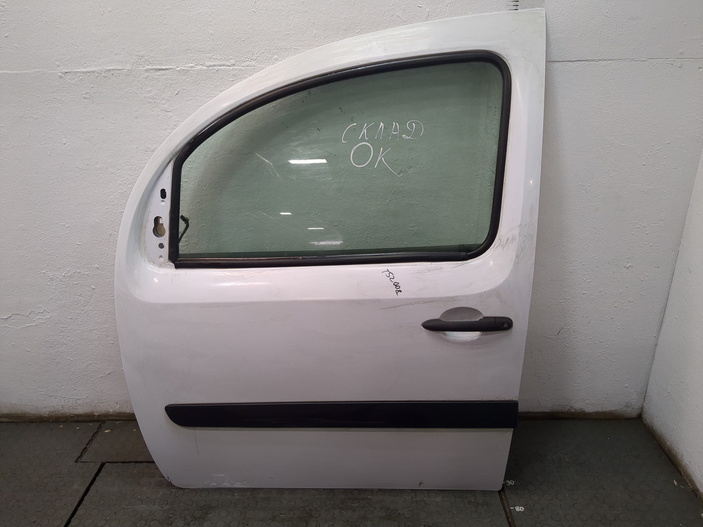 Дверь передняя левая