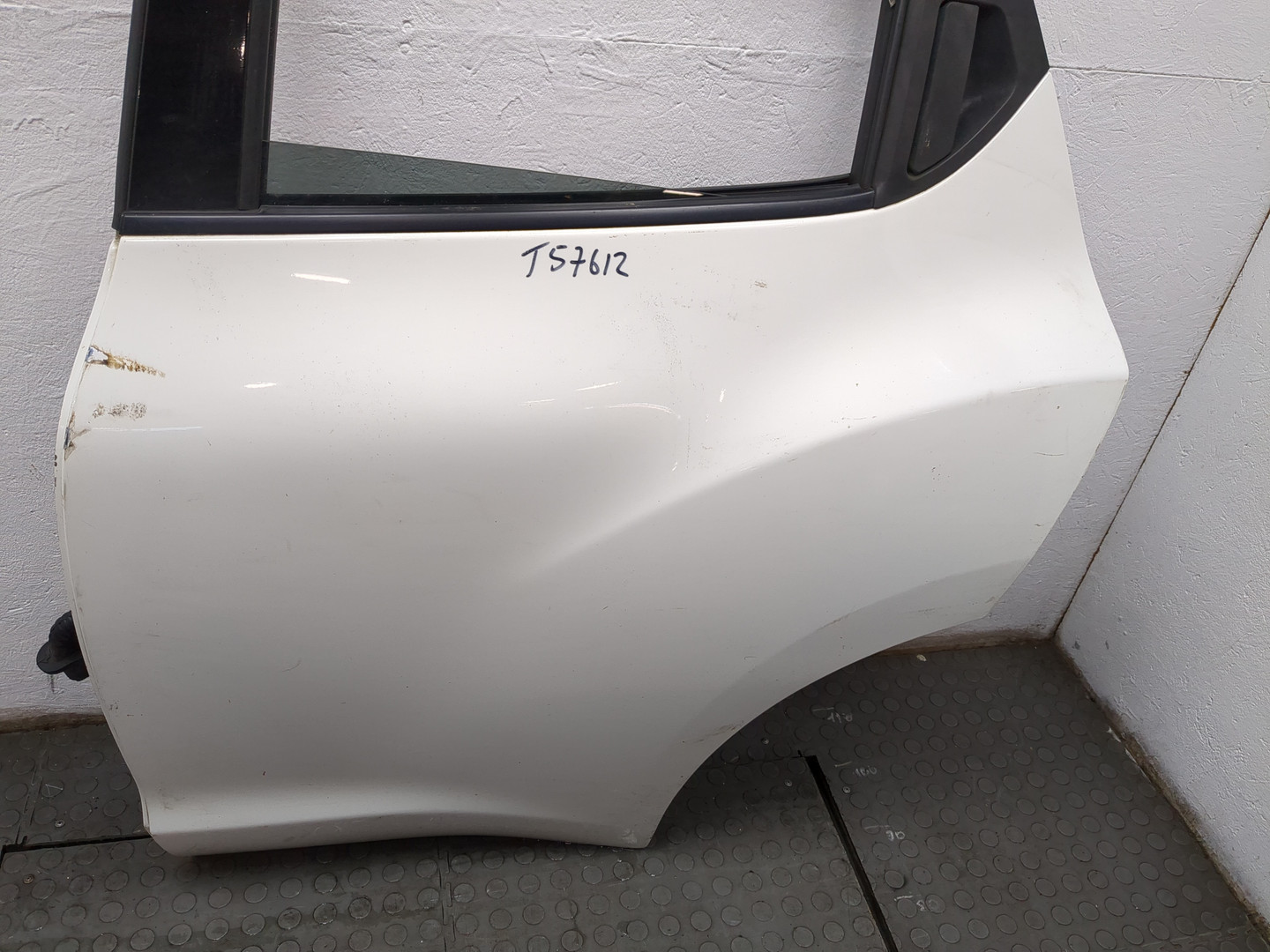 Дверь задняя левая