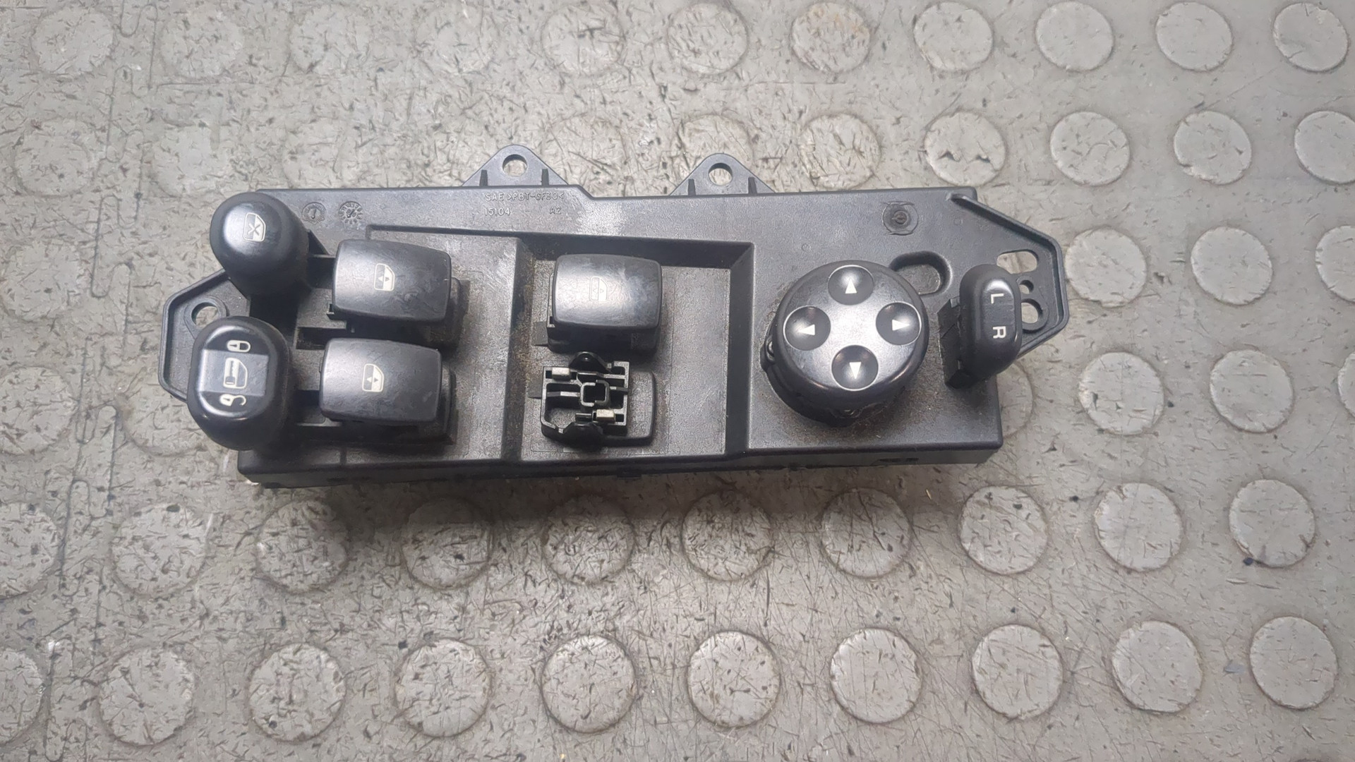 Кнопка стеклоподъемника