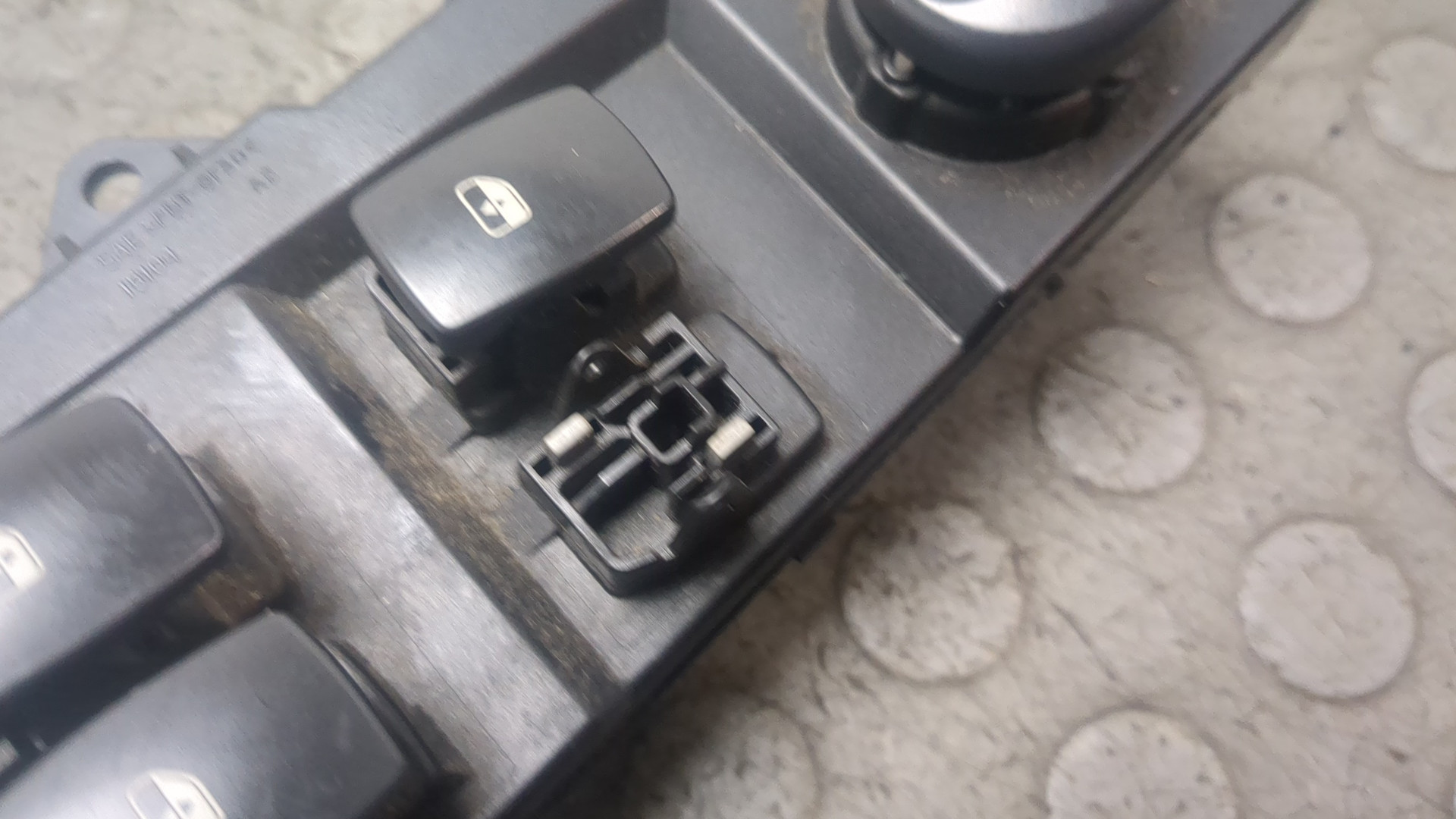 Кнопка стеклоподъемника