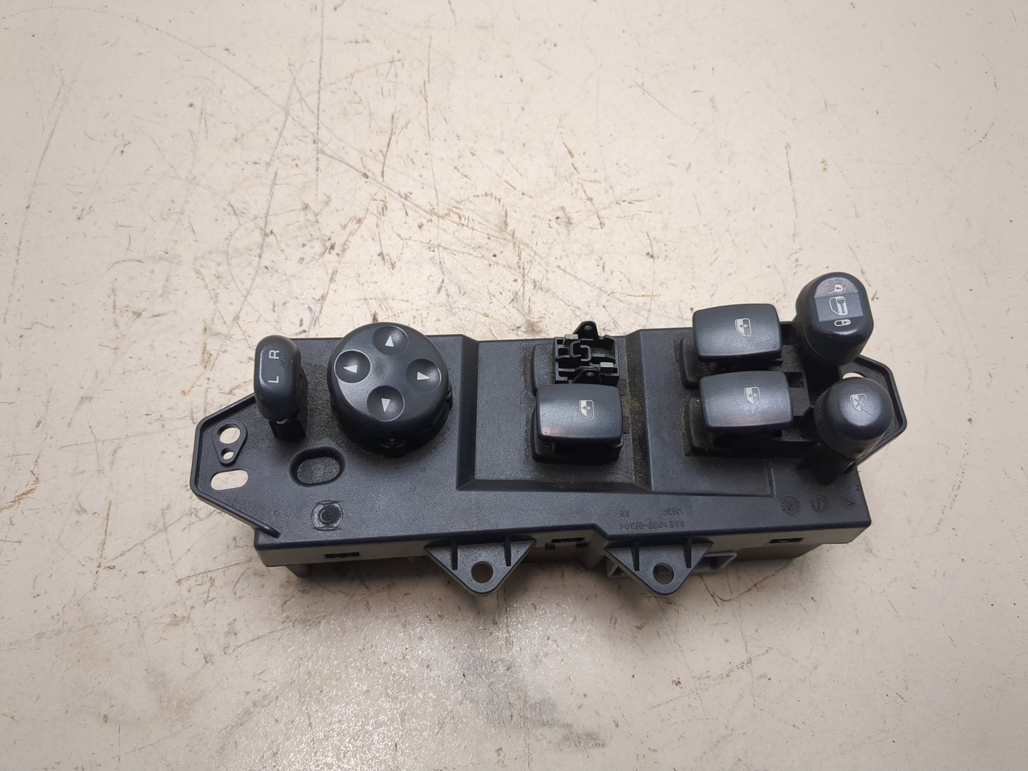 Кнопка стеклоподъемника