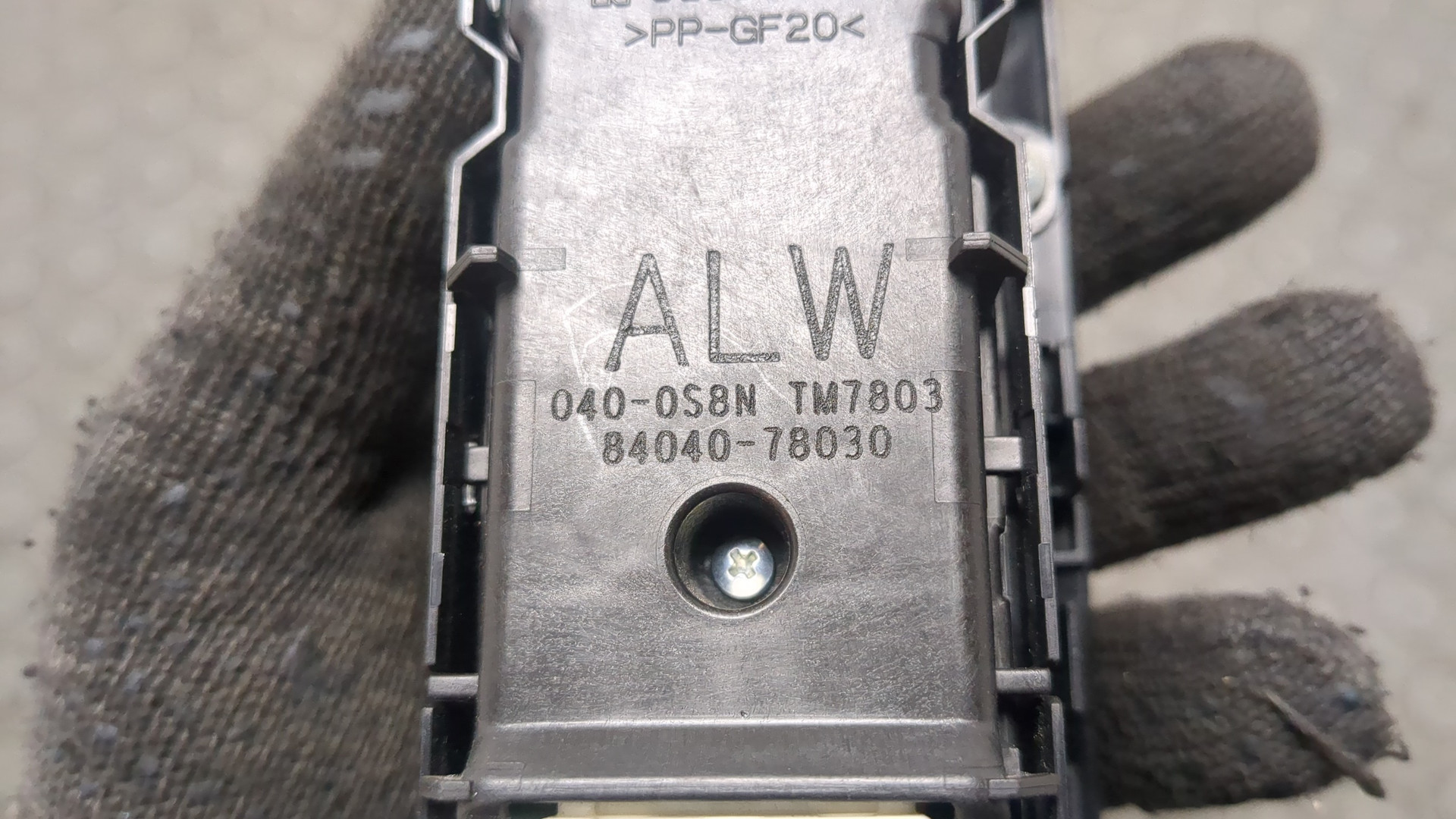 Кнопка стеклоподъемника