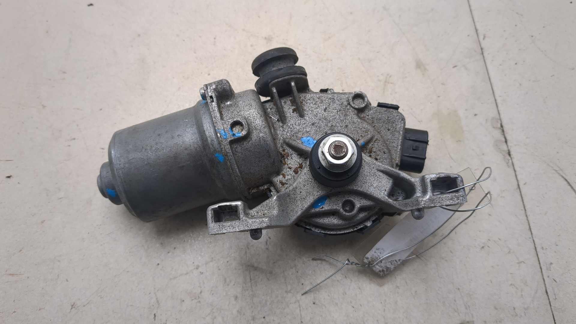 Моторчик стеклоочистителя передний