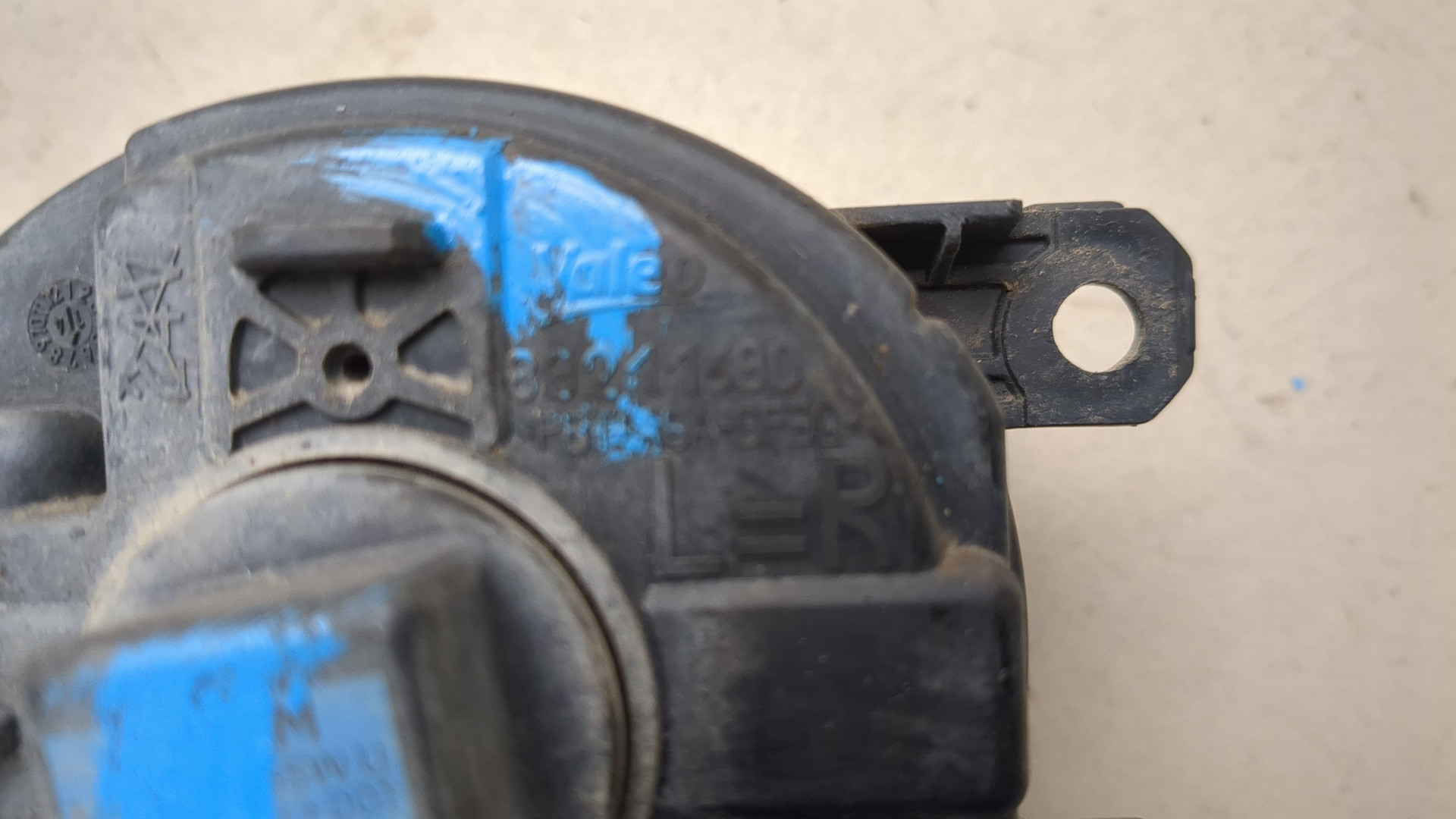 Фара противотуманная левая