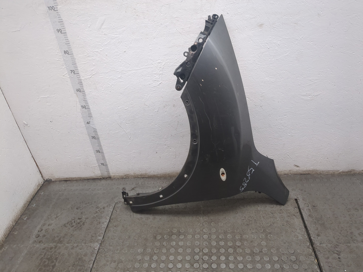 Крыло переднее левое