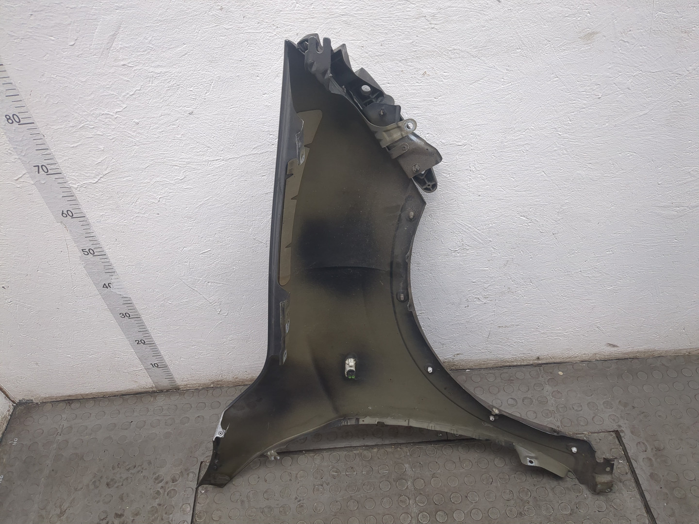 Крыло переднее левое