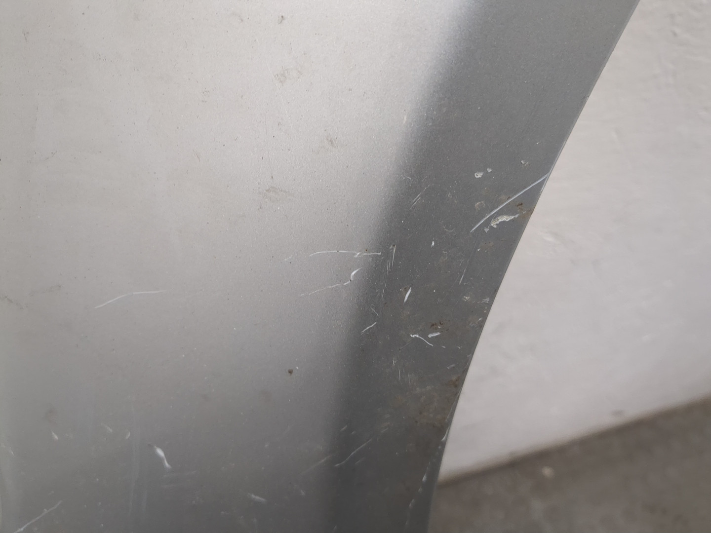 Крыло переднее правое