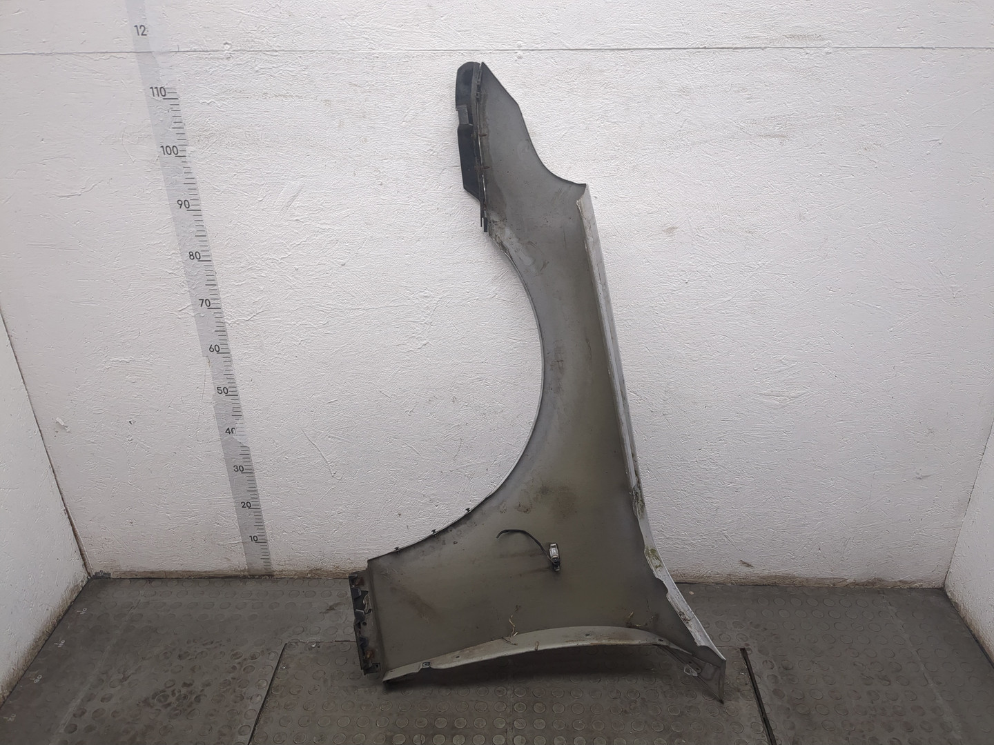 Крыло переднее правое