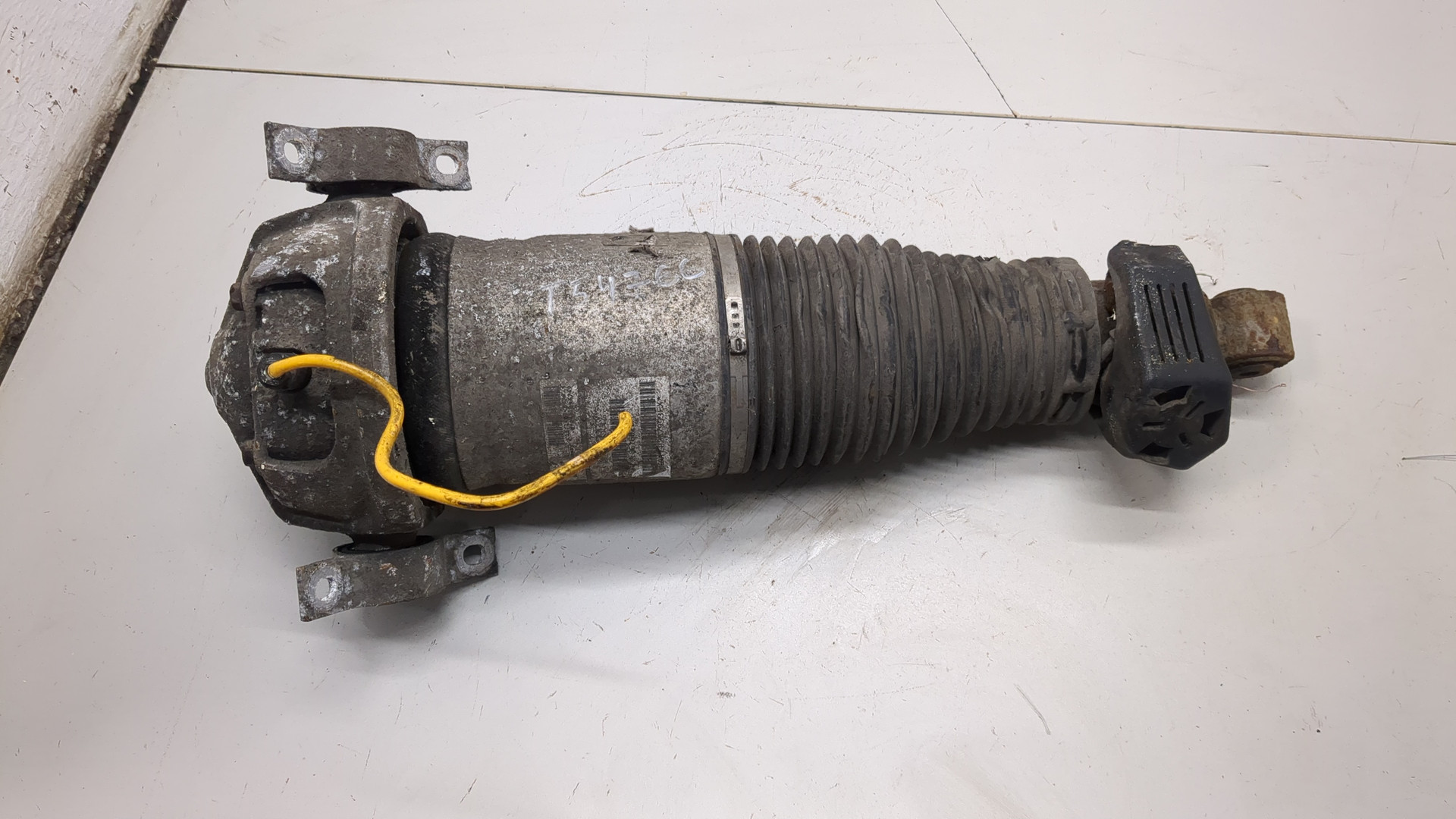 Амортизатор задний правый