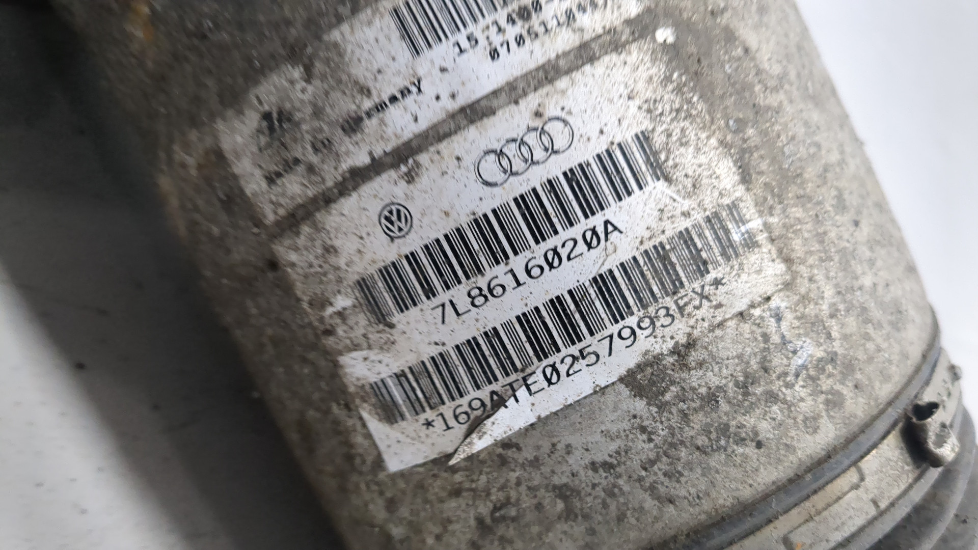 Амортизатор задний правый