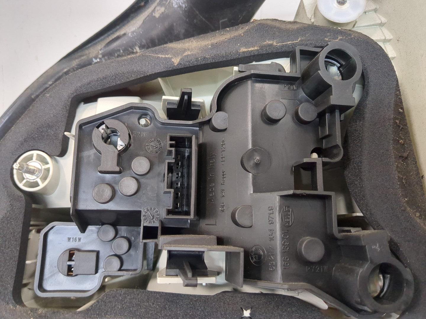 Фонарь задний левый