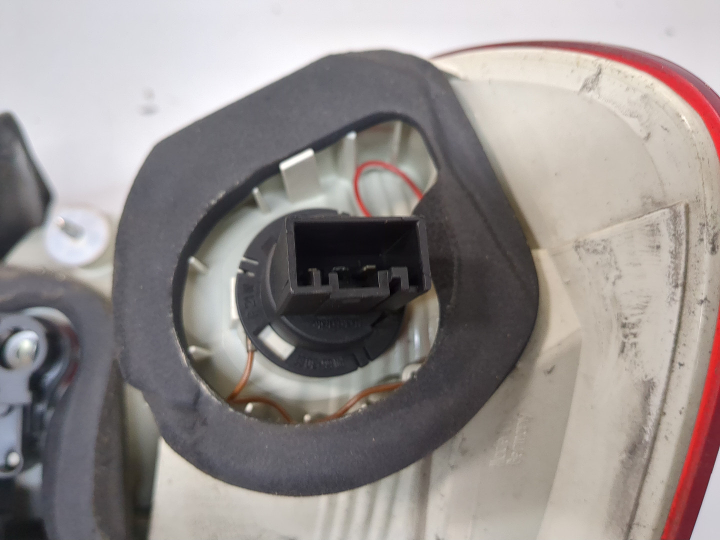 Фонарь задний левый