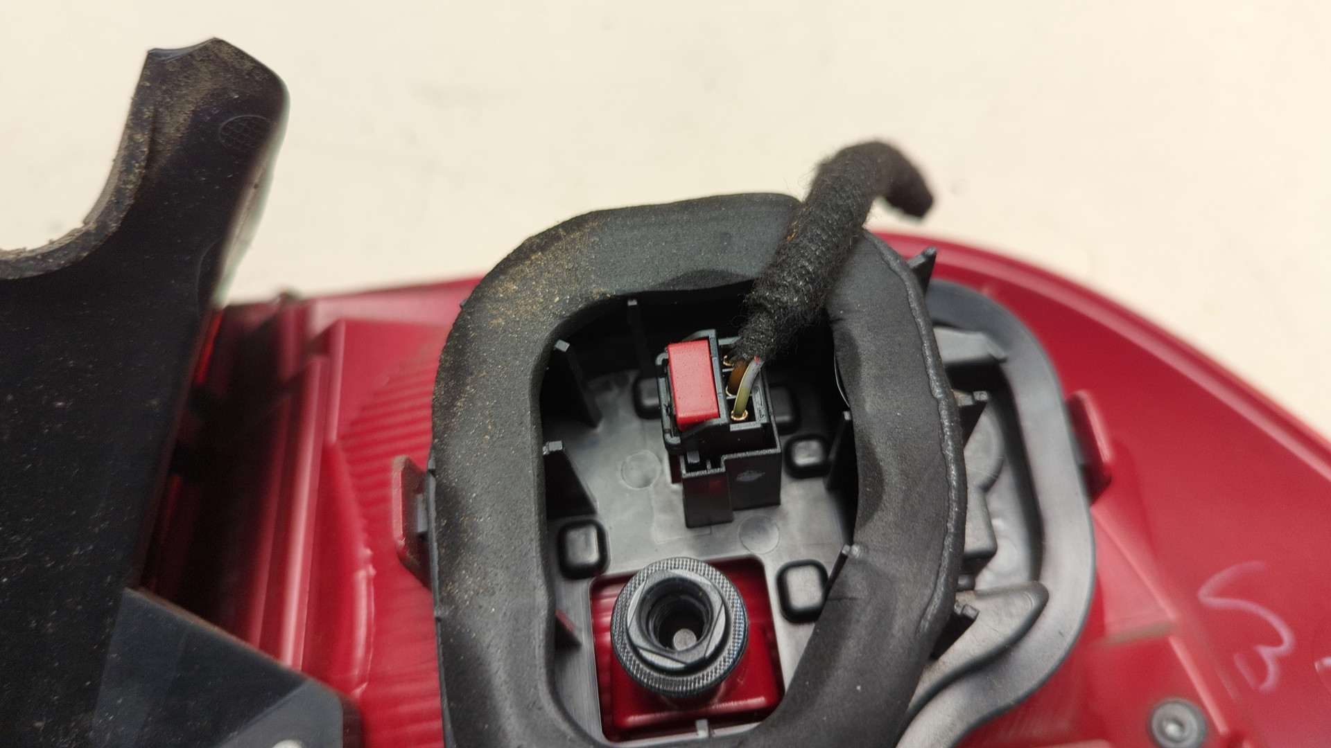 Фонарь задний левый