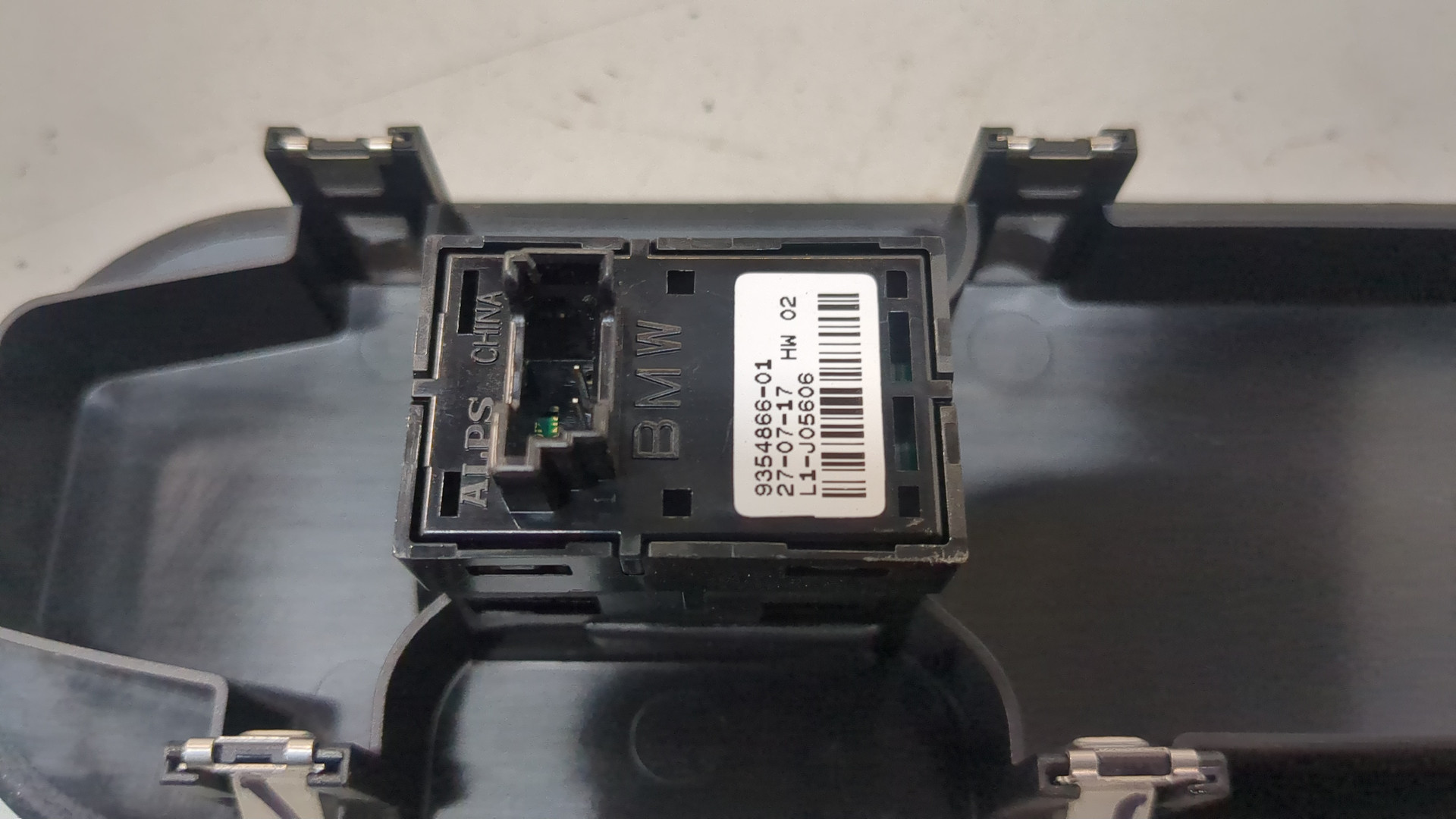 Кнопка стеклоподъемника