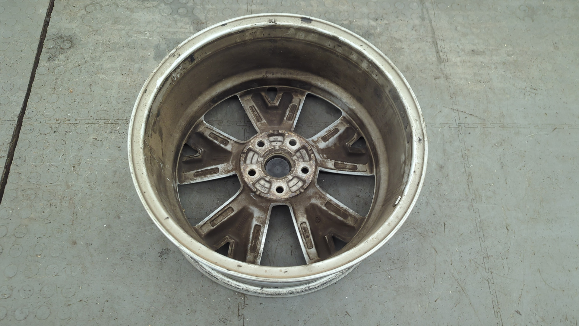 Диск колесный литой легкий сплав