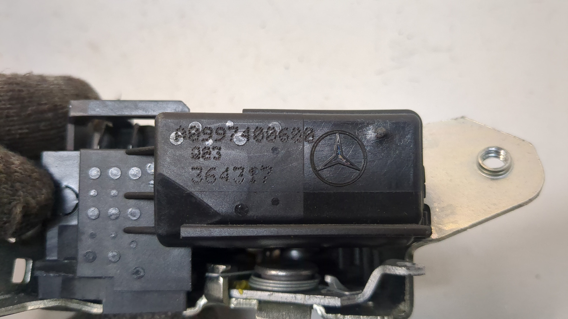 Замок багажника